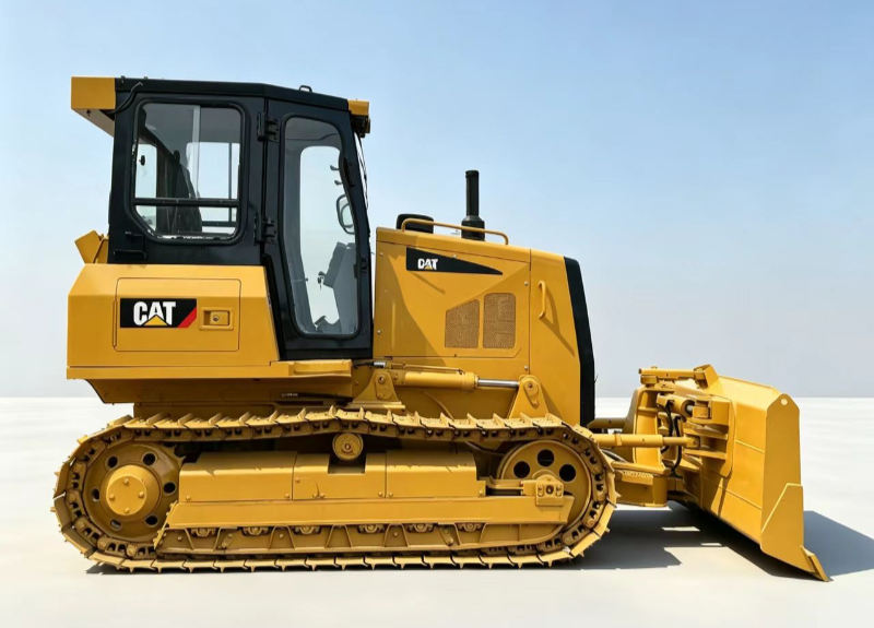 Used CAT D5K crawler bulldozer - 9400kg with 2.09m3 dozing capacity